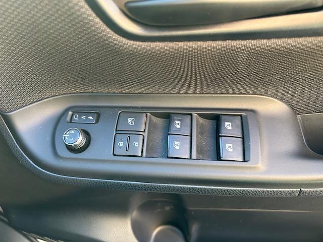 ヴォクシー X 純正ナビ(ワンセグTV、CD、Bluetooth)/片側パワースライド/電動格納ミラー/レーンアシスト/横滑り防止/衝突軽減ブレーキ/ETC/デジタルルームミラー(21枚目)