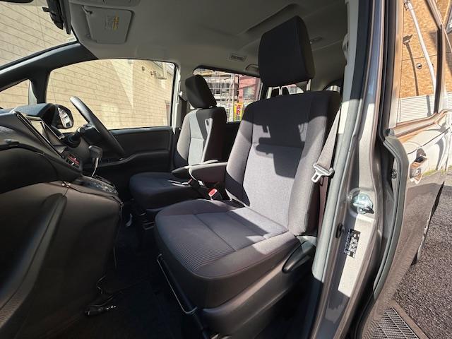 ヴォクシー X 純正ナビ(ワンセグTV、CD、Bluetooth)/片側パワースライド/電動格納ミラー/レーンアシスト/横滑り防止/衝突軽減ブレーキ/ETC/デジタルルームミラー(23枚目)