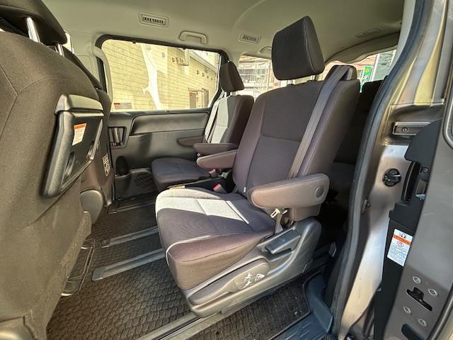 ヴォクシー X 純正ナビ(ワンセグTV、CD、Bluetooth)/片側パワースライド/電動格納ミラー/レーンアシスト/横滑り防止/衝突軽減ブレーキ/ETC/デジタルルームミラー(25枚目)