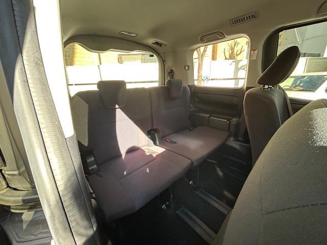 ヴォクシー X 純正ナビ(ワンセグTV、CD、Bluetooth)/片側パワースライド/電動格納ミラー/レーンアシスト/横滑り防止/衝突軽減ブレーキ/ETC/デジタルルームミラー(26枚目)