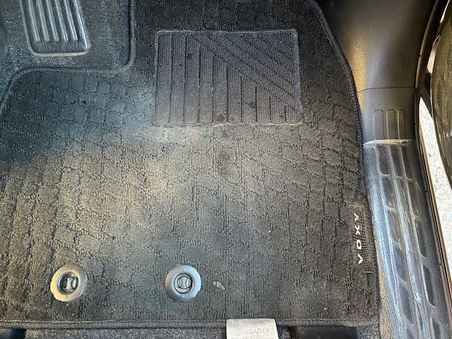 ヴォクシー X 純正ナビ(ワンセグTV、CD、Bluetooth)/片側パワースライド/電動格納ミラー/レーンアシスト/横滑り防止/衝突軽減ブレーキ/ETC/デジタルルームミラー(28枚目)