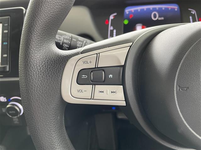 フィット ホーム　ワンオーナー　ＨｏｎｄａＳＥＮＳＩＮＧ　純正Ｇａｔｈｅｒｓナビ　Ｂｌｕｅｔｏｏｔｈオーディオ　バックカメラ　ハーフレザーシート　ＥＴＣ　ドラレコ　　ＬＥＤヘッドライトアダプティブクルーズコントロール（12枚目）