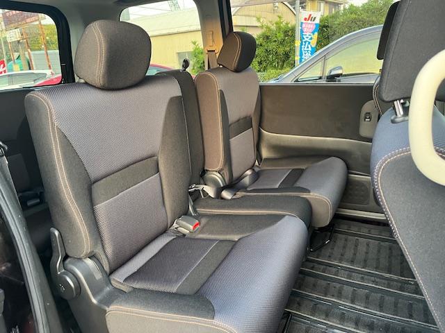 セレナ ハイウェイスター　ＴＶナビ　ＥＴＣ　バックカメラ　ＦＯＧ　アルミ付き　８人乗り　ダブルエアコン　スペアキーあり（13枚目）