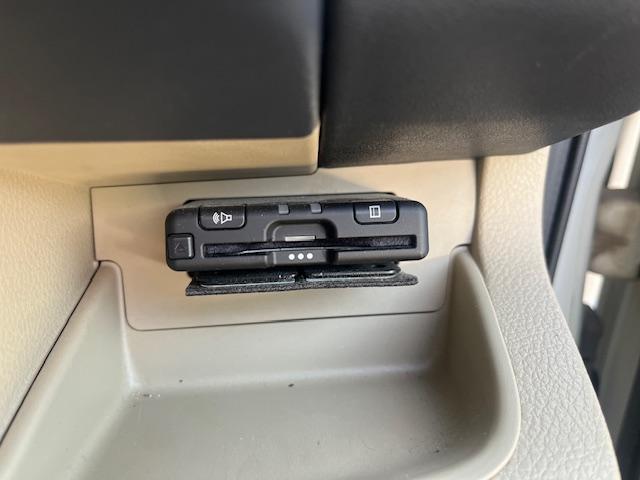 セレナ ２０Ｇ　ＴＶナビ　ＥＴＣ　ＦＯＧ　バックカメラ　両側自動ドア　８人乗り　ＢＬＵＥＴＯＯＴＨ　アルミ付き　キーレス　スペアキーあり　記録簿あり（2枚目）