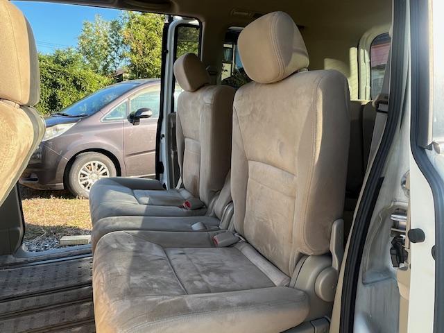 セレナ ２０Ｇ　ＴＶナビ　ＥＴＣ　ＦＯＧ　バックカメラ　両側自動ドア　８人乗り　ＢＬＵＥＴＯＯＴＨ　アルミ付き　キーレス　スペアキーあり　記録簿あり（10枚目）