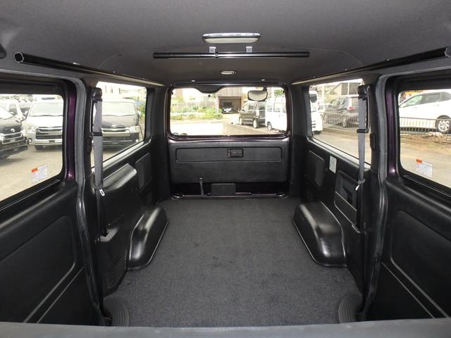 レジアスエースバン スーパーＧＬ　ダークプライムＩＩ　５型　軽油　２８００ｃｃターボ　２ＷＤ　６速ＡＴ　ＴＳＳ無し　ＶＳＣ＆ＴＲＣ　ＬＥＤヘッドライト　ＳＤナビＴＶ　バックカメラ　ＥＴＣ２．０　ＡＣ１００Ｖ電源　Ｗエアバック　純正アルミ　スマートキー２個（15枚目）