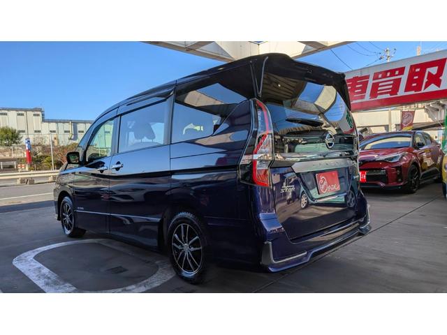 セレナ ｅ－パワー　ハイウェイスターＶ　ナビＴＶアラウンドビューフリップダウンモニター　両側パワースライドドア　デジタルインナーミラー　ＵＳＢ　ＥＴＣ　ドラレコ　ステアリングヒーター（6枚目）