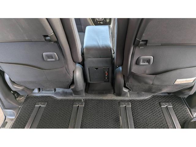 セレナ ｅ－パワー　ハイウェイスターＶ　ナビＴＶアラウンドビューフリップダウンモニター　両側パワースライドドア　デジタルインナーミラー　ＵＳＢ　ＥＴＣ　ドラレコ　ステアリングヒーター（20枚目）