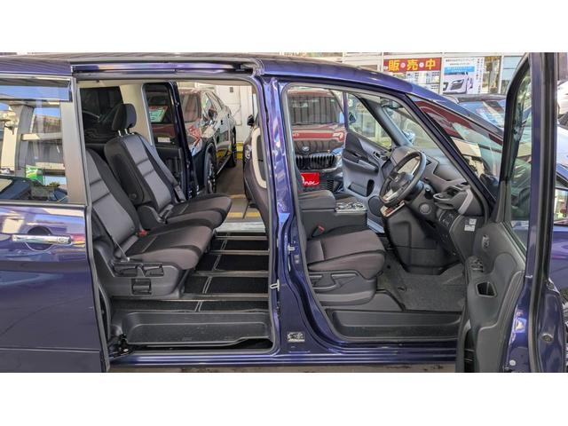 セレナ ｅ－パワー　ハイウェイスターＶ　ナビＴＶアラウンドビューフリップダウンモニター　両側パワースライドドア　デジタルインナーミラー　ＵＳＢ　ＥＴＣ　ドラレコ　ステアリングヒーター（24枚目）