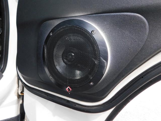 ハイエースバン ロングＤＸ　新品４型フェイス　社外ローダウン　箱型ベットキット　フローリング加工　社外スピーカー　サブウーハー　ヒッチメンバー　カロッツェリアナビ　ＥＴＣ　シートカバー（35枚目）