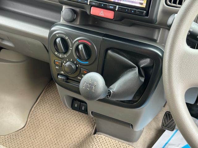 エブリイ ジョイン　ユーザー買取車　４ＷＤ　５ＭＴ　デュアルカメラブレーキサポート　カロッツェリアナビ　バックカメラ　ＴＶ　Ｂｌｕｅｔｏｏｔｈ　パーキングソナー　オートライト　フォグランプ　キーレス　ＥＴＣ（13枚目）