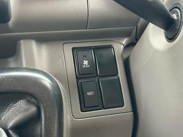 エブリイ ジョイン　ユーザー買取車　４ＷＤ　５ＭＴ　デュアルカメラブレーキサポート　カロッツェリアナビ　バックカメラ　ＴＶ　Ｂｌｕｅｔｏｏｔｈ　パーキングソナー　オートライト　フォグランプ　キーレス　ＥＴＣ（14枚目）