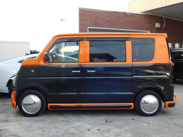 エブリイワゴン ＰＺターボスペシャル　４ＷＤ　ターボ　アーリーバス仕様　内外装ブラックオレンジツートン　メッキホイールキャップ　両側パワスラ　カロッツェリアナビ　バックカメラ　ＴＶ　Ｂｌｕｅｔｏｏｔｈ　ＥＴＣ　シートヒーター　キーレス（8枚目）