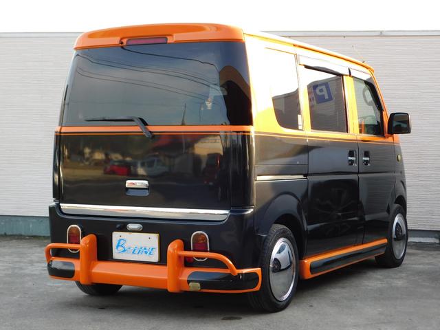 エブリイワゴン ＰＺターボスペシャル　４ＷＤ　ターボ　アーリーバス仕様　内外装ブラックオレンジツートン　メッキホイールキャップ　両側パワスラ　カロッツェリアナビ　バックカメラ　ＴＶ　Ｂｌｕｅｔｏｏｔｈ　ＥＴＣ　シートヒーター　キーレス（11枚目）