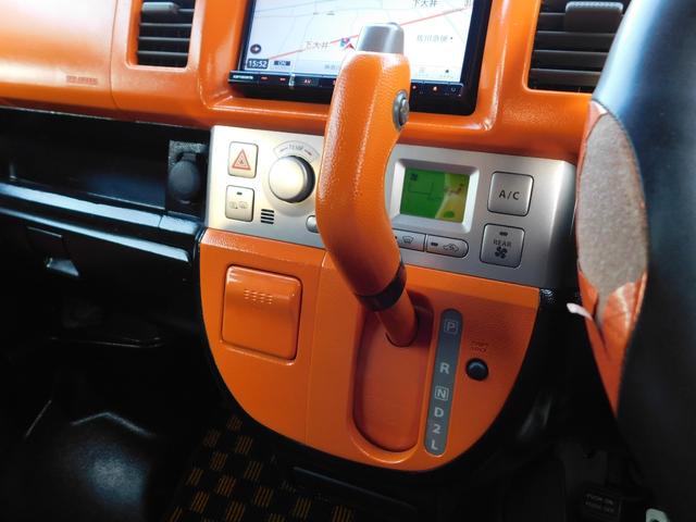 エブリイワゴン ＰＺターボスペシャル　４ＷＤ　ターボ　アーリーバス仕様　内外装ブラックオレンジツートン　メッキホイールキャップ　両側パワスラ　カロッツェリアナビ　バックカメラ　ＴＶ　Ｂｌｕｅｔｏｏｔｈ　ＥＴＣ　シートヒーター　キーレス（14枚目）