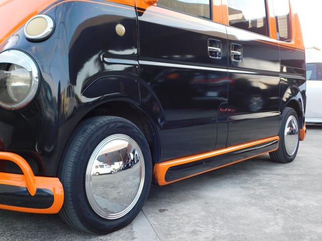 エブリイワゴン ＰＺターボスペシャル　４ＷＤ　ターボ　アーリーバス仕様　内外装ブラックオレンジツートン　メッキホイールキャップ　両側パワスラ　カロッツェリアナビ　バックカメラ　ＴＶ　Ｂｌｕｅｔｏｏｔｈ　ＥＴＣ　シートヒーター　キーレス（16枚目）