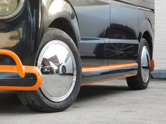 エブリイワゴン ＰＺターボスペシャル　４ＷＤ　ターボ　アーリーバス仕様　内外装ブラックオレンジツートン　メッキホイールキャップ　両側パワスラ　カロッツェリアナビ　バックカメラ　ＴＶ　Ｂｌｕｅｔｏｏｔｈ　ＥＴＣ　シートヒーター　キーレス（18枚目）