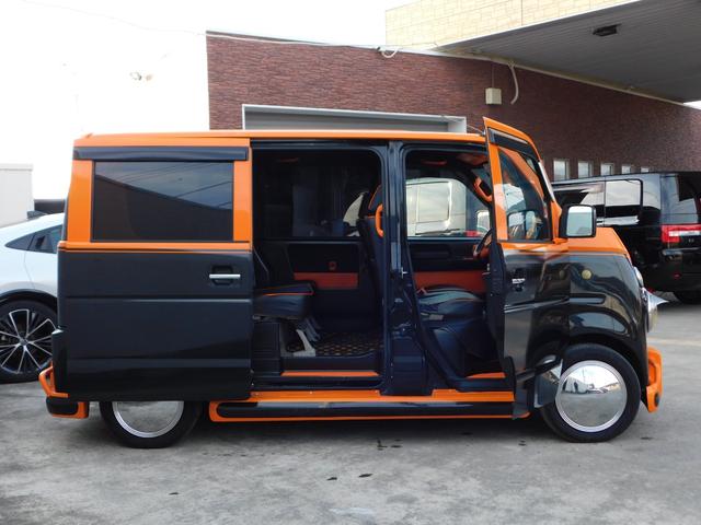 エブリイワゴン ＰＺターボスペシャル　４ＷＤ　ターボ　アーリーバス仕様　内外装ブラックオレンジツートン　メッキホイールキャップ　両側パワスラ　カロッツェリアナビ　バックカメラ　ＴＶ　Ｂｌｕｅｔｏｏｔｈ　ＥＴＣ　シートヒーター　キーレス（25枚目）
