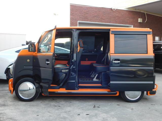 エブリイワゴン ＰＺターボスペシャル　４ＷＤ　ターボ　アーリーバス仕様　内外装ブラックオレンジツートン　メッキホイールキャップ　両側パワスラ　カロッツェリアナビ　バックカメラ　ＴＶ　Ｂｌｕｅｔｏｏｔｈ　ＥＴＣ　シートヒーター　キーレス（26枚目）
