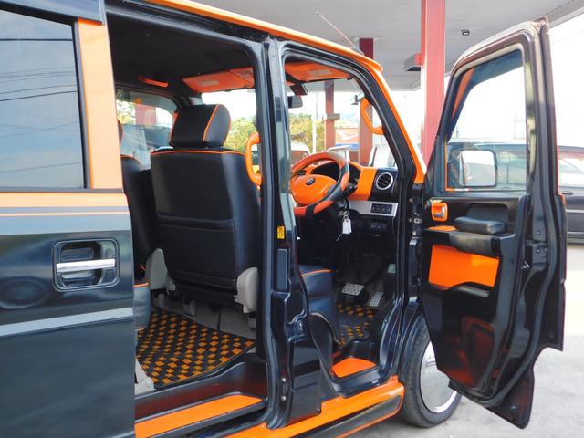 エブリイワゴン ＰＺターボスペシャル　４ＷＤ　ターボ　アーリーバス仕様　内外装ブラックオレンジツートン　メッキホイールキャップ　両側パワスラ　カロッツェリアナビ　バックカメラ　ＴＶ　Ｂｌｕｅｔｏｏｔｈ　ＥＴＣ　シートヒーター　キーレス（27枚目）
