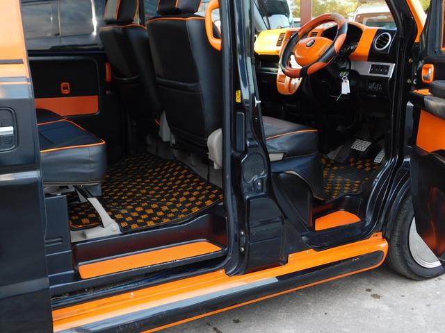 エブリイワゴン ＰＺターボスペシャル　４ＷＤ　ターボ　アーリーバス仕様　内外装ブラックオレンジツートン　メッキホイールキャップ　両側パワスラ　カロッツェリアナビ　バックカメラ　ＴＶ　Ｂｌｕｅｔｏｏｔｈ　ＥＴＣ　シートヒーター　キーレス（29枚目）