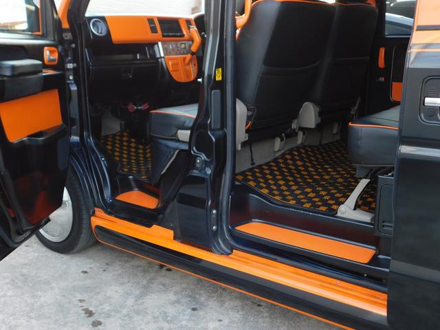 エブリイワゴン ＰＺターボスペシャル　４ＷＤ　ターボ　アーリーバス仕様　内外装ブラックオレンジツートン　メッキホイールキャップ　両側パワスラ　カロッツェリアナビ　バックカメラ　ＴＶ　Ｂｌｕｅｔｏｏｔｈ　ＥＴＣ　シートヒーター　キーレス（30枚目）