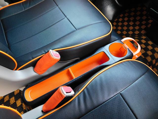 エブリイワゴン ＰＺターボスペシャル　４ＷＤ　ターボ　アーリーバス仕様　内外装ブラックオレンジツートン　メッキホイールキャップ　両側パワスラ　カロッツェリアナビ　バックカメラ　ＴＶ　Ｂｌｕｅｔｏｏｔｈ　ＥＴＣ　シートヒーター　キーレス（60枚目）