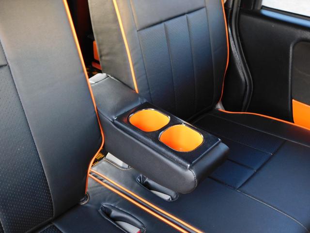 エブリイワゴン ＰＺターボスペシャル　４ＷＤ　ターボ　アーリーバス仕様　内外装ブラックオレンジツートン　メッキホイールキャップ　両側パワスラ　カロッツェリアナビ　バックカメラ　ＴＶ　Ｂｌｕｅｔｏｏｔｈ　ＥＴＣ　シートヒーター　キーレス（61枚目）