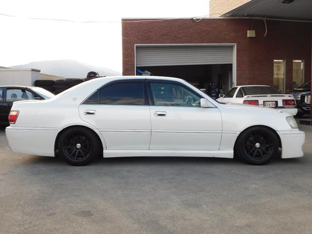 クラウン アスリートＶ　５ＭＴ換装　社外フルエアロ　ＳＴ－ＧＡＲＡＧＥ車高調　前置きＩＣ　社外マフラー　ＢＲＩＤＥシート　社外１７インチＡＷ　カロッツェリアナビ　ＴＶ　Ｂｌｕｅｔｏｏｔｈ（7枚目）