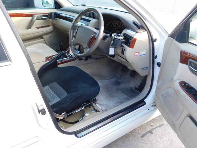 クラウン アスリートＶ　５ＭＴ換装　社外フルエアロ　ＳＴ－ＧＡＲＡＧＥ車高調　前置きＩＣ　社外マフラー　ＢＲＩＤＥシート　社外１７インチＡＷ　カロッツェリアナビ　ＴＶ　Ｂｌｕｅｔｏｏｔｈ（30枚目）