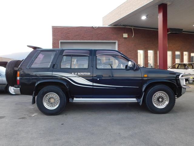 テラノ ワイドＲ３Ｍ　ＡＪリミテッド　４ＷＤ　走行４万ｋｍ　フロントガード　リアスポイラー　フォグランプ　専用サイドデカール　純正１５インチＡＷ　ＫＥＮＷＯＯＤ２ＤＩＮデッキ　サイドバイザー　ＥＴＣ（7枚目）