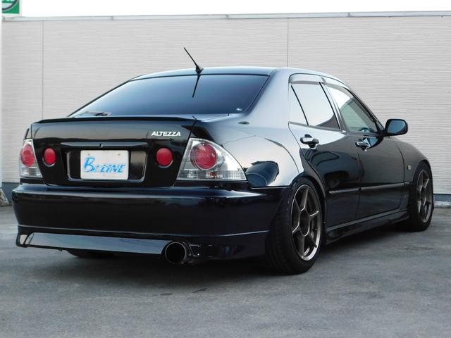 アルテッツァ ＲＳ２００　Ｚエディション　６速ＭＴ　車高調　社外マフラー　ＦＲＰボンネット　３連追加メーター　Ｐ１レーシング１７インチＡＷ　ジータ純正ＯＰバンパー　純正エアロ　リアスポイラー　前後タワーバー　カロッツェリアオーディオ　ＥＴＣ（11枚目）