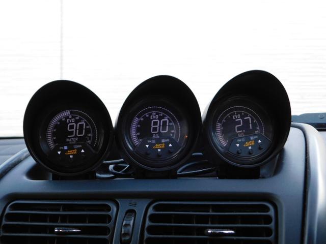 アルテッツァ ＲＳ２００　Ｚエディション　６速ＭＴ　車高調　社外マフラー　ＦＲＰボンネット　３連追加メーター　Ｐ１レーシング１７インチＡＷ　ジータ純正ＯＰバンパー　純正エアロ　リアスポイラー　前後タワーバー　カロッツェリアオーディオ　ＥＴＣ（14枚目）