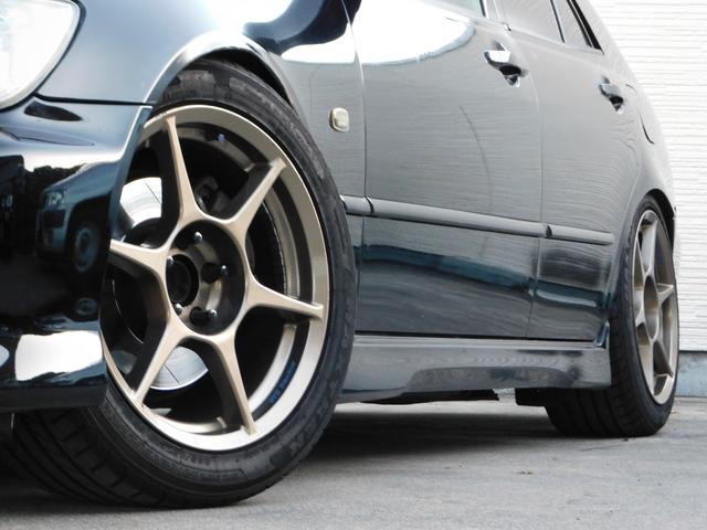 アルテッツァ ＲＳ２００　Ｚエディション　６速ＭＴ　車高調　社外マフラー　ＦＲＰボンネット　３連追加メーター　Ｐ１レーシング１７インチＡＷ　ジータ純正ＯＰバンパー　純正エアロ　リアスポイラー　前後タワーバー　カロッツェリアオーディオ　ＥＴＣ（17枚目）