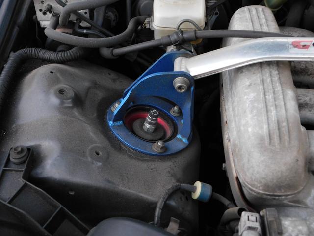 アルテッツァ ＲＳ２００　Ｚエディション　６速ＭＴ　車高調　社外マフラー　ＦＲＰボンネット　３連追加メーター　Ｐ１レーシング１７インチＡＷ　ジータ純正ＯＰバンパー　純正エアロ　リアスポイラー　前後タワーバー　カロッツェリアオーディオ　ＥＴＣ（19枚目）