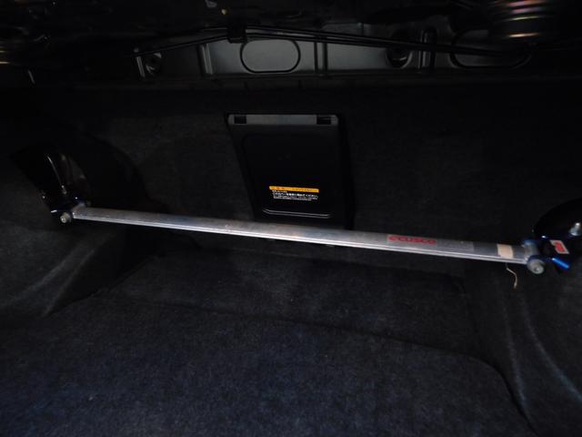 アルテッツァ ＲＳ２００　Ｚエディション　６速ＭＴ　車高調　社外マフラー　ＦＲＰボンネット　３連追加メーター　Ｐ１レーシング１７インチＡＷ　ジータ純正ＯＰバンパー　純正エアロ　リアスポイラー　前後タワーバー　カロッツェリアオーディオ　ＥＴＣ（22枚目）