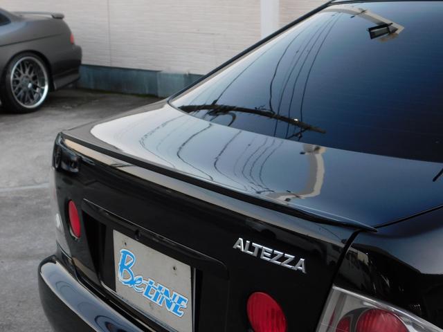 アルテッツァ ＲＳ２００　Ｚエディション　６速ＭＴ　車高調　社外マフラー　ＦＲＰボンネット　３連追加メーター　Ｐ１レーシング１７インチＡＷ　ジータ純正ＯＰバンパー　純正エアロ　リアスポイラー　前後タワーバー　カロッツェリアオーディオ　ＥＴＣ（26枚目）