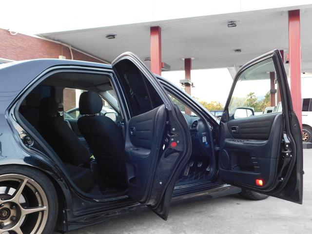 アルテッツァ ＲＳ２００　Ｚエディション　６速ＭＴ　車高調　社外マフラー　ＦＲＰボンネット　３連追加メーター　Ｐ１レーシング１７インチＡＷ　ジータ純正ＯＰバンパー　純正エアロ　リアスポイラー　前後タワーバー　カロッツェリアオーディオ　ＥＴＣ（29枚目）