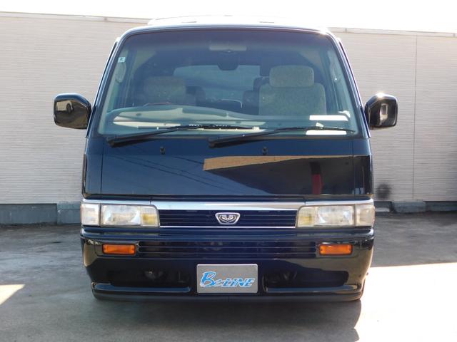 キャラバンコーチ ロイヤル　ローダウン　サンルーフ　社外１７インチＡＷ　２列目回転シート　運転席パワーシート　イージークローザー　ディスプレイオーディオ　Ｂｌｕｅｔｏｏｔｈ　社外ステアリング　ＥＴＣ（2枚目）