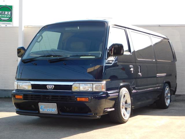 キャラバンコーチ ロイヤル　ローダウン　サンルーフ　社外１７インチＡＷ　２列目回転シート　運転席パワーシート　イージークローザー　ディスプレイオーディオ　Ｂｌｕｅｔｏｏｔｈ　社外ステアリング　ＥＴＣ（6枚目）