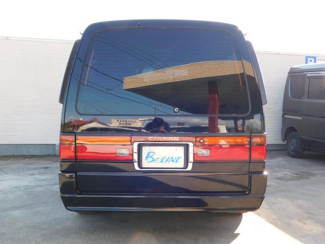 キャラバンコーチ ロイヤル　ローダウン　サンルーフ　社外１７インチＡＷ　２列目回転シート　運転席パワーシート　イージークローザー　ディスプレイオーディオ　Ｂｌｕｅｔｏｏｔｈ　社外ステアリング　ＥＴＣ（10枚目）