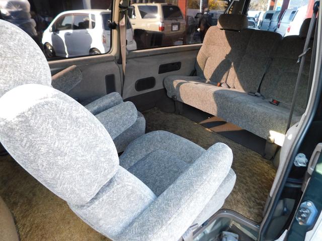 キャラバンコーチ ロイヤル　ローダウン　サンルーフ　社外１７インチＡＷ　２列目回転シート　運転席パワーシート　イージークローザー　ディスプレイオーディオ　Ｂｌｕｅｔｏｏｔｈ　社外ステアリング　ＥＴＣ（13枚目）