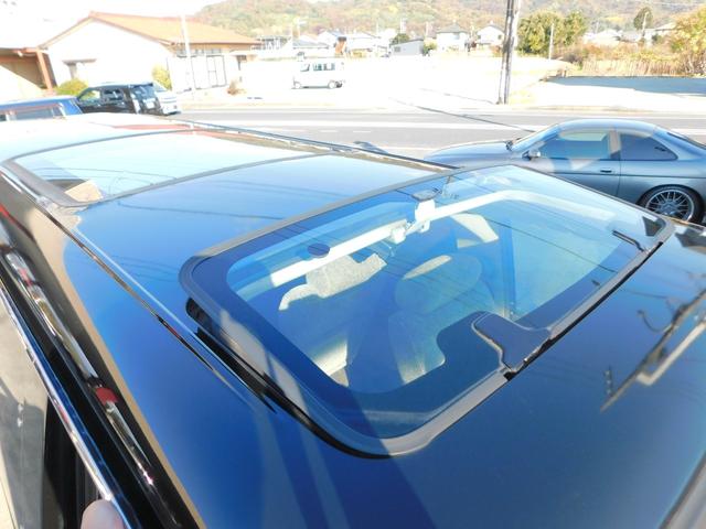 キャラバンコーチ ロイヤル　ローダウン　サンルーフ　社外１７インチＡＷ　２列目回転シート　運転席パワーシート　イージークローザー　ディスプレイオーディオ　Ｂｌｕｅｔｏｏｔｈ　社外ステアリング　ＥＴＣ（18枚目）