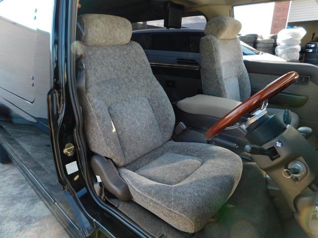 キャラバンコーチ ロイヤル　ローダウン　サンルーフ　社外１７インチＡＷ　２列目回転シート　運転席パワーシート　イージークローザー　ディスプレイオーディオ　Ｂｌｕｅｔｏｏｔｈ　社外ステアリング　ＥＴＣ（25枚目）