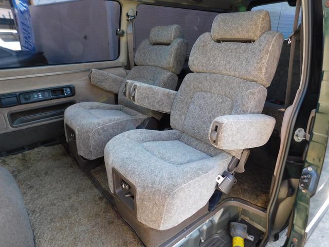 キャラバンコーチ ロイヤル　ローダウン　サンルーフ　社外１７インチＡＷ　２列目回転シート　運転席パワーシート　イージークローザー　ディスプレイオーディオ　Ｂｌｕｅｔｏｏｔｈ　社外ステアリング　ＥＴＣ（27枚目）