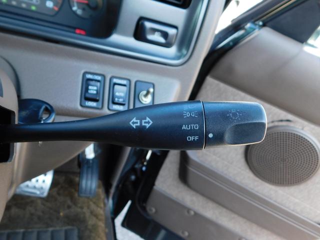 キャラバンコーチ ロイヤル　ローダウン　サンルーフ　社外１７インチＡＷ　２列目回転シート　運転席パワーシート　イージークローザー　ディスプレイオーディオ　Ｂｌｕｅｔｏｏｔｈ　社外ステアリング　ＥＴＣ（34枚目）