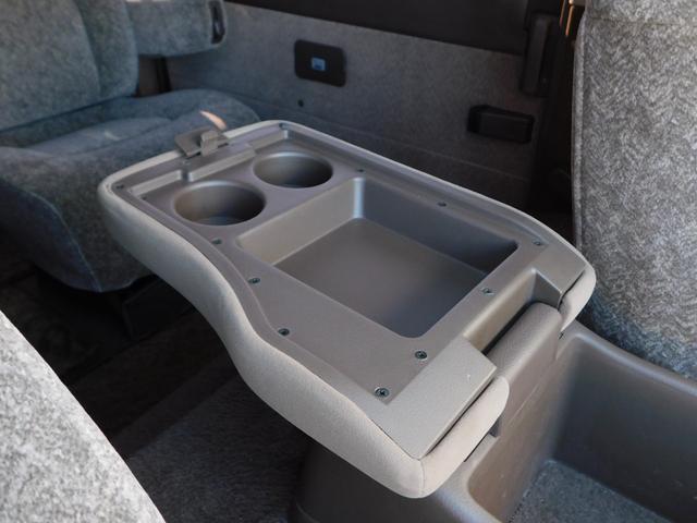 キャラバンコーチ ロイヤル　ローダウン　サンルーフ　社外１７インチＡＷ　２列目回転シート　運転席パワーシート　イージークローザー　ディスプレイオーディオ　Ｂｌｕｅｔｏｏｔｈ　社外ステアリング　ＥＴＣ（42枚目）