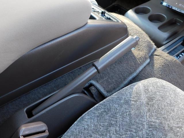 キャラバンコーチ ロイヤル　ローダウン　サンルーフ　社外１７インチＡＷ　２列目回転シート　運転席パワーシート　イージークローザー　ディスプレイオーディオ　Ｂｌｕｅｔｏｏｔｈ　社外ステアリング　ＥＴＣ（43枚目）