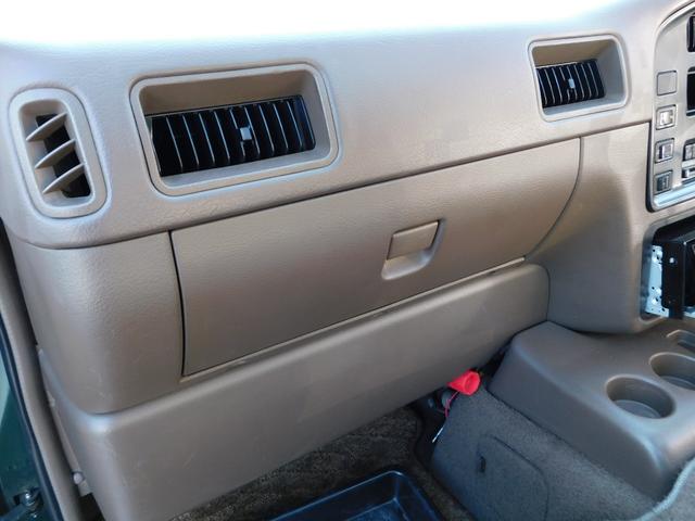 キャラバンコーチ ロイヤル　ローダウン　サンルーフ　社外１７インチＡＷ　２列目回転シート　運転席パワーシート　イージークローザー　ディスプレイオーディオ　Ｂｌｕｅｔｏｏｔｈ　社外ステアリング　ＥＴＣ（44枚目）