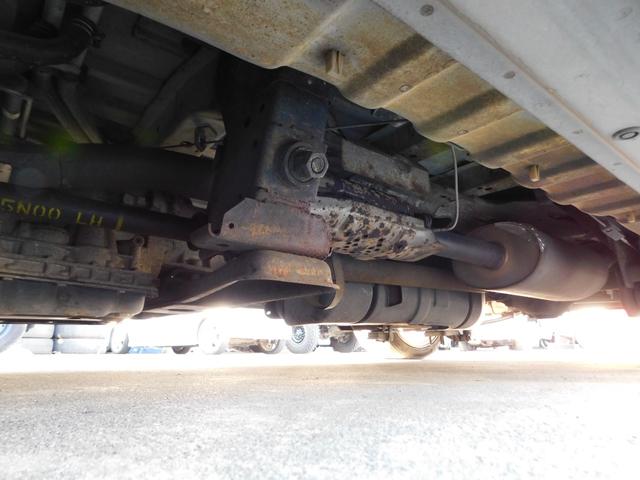 キャラバンコーチ ロイヤル　ローダウン　サンルーフ　社外１７インチＡＷ　２列目回転シート　運転席パワーシート　イージークローザー　ディスプレイオーディオ　Ｂｌｕｅｔｏｏｔｈ　社外ステアリング　ＥＴＣ（50枚目）